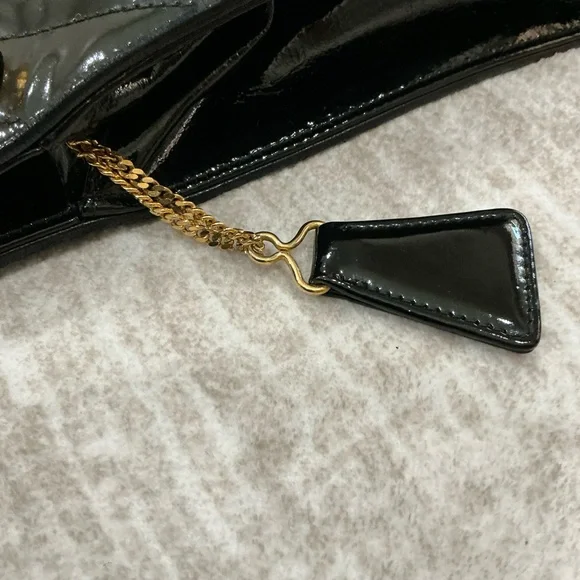 ✨💎1989-1991✨💎 CHANEL SERIES ONE 💎V STITCH ENAMEL COCO MARK BAG W/ CARD/COA/DUSTY - Picture 8 of 16